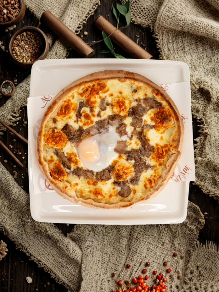 Ekşi Mayalı Kavurmalı Trabzon Pidesi